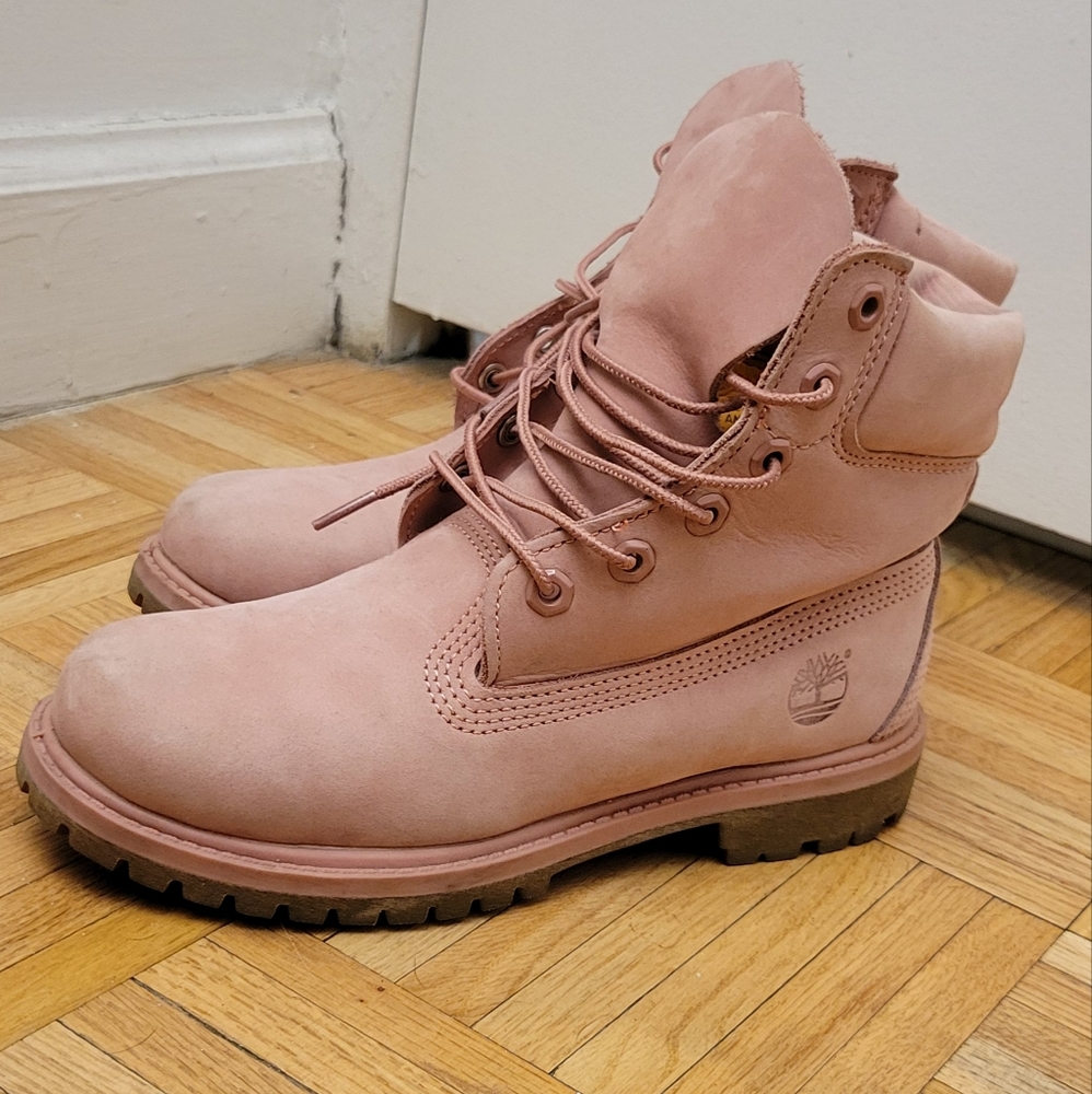 TIMBERLAND Light Pink Boots (New) - Women Size 6 *OPEN TO OFFERS*